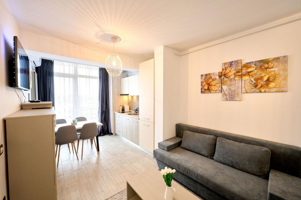 Royale Sundance Studio 8 Beach Spa & Pool Mamaia Nord Apartman Kültér fotó
