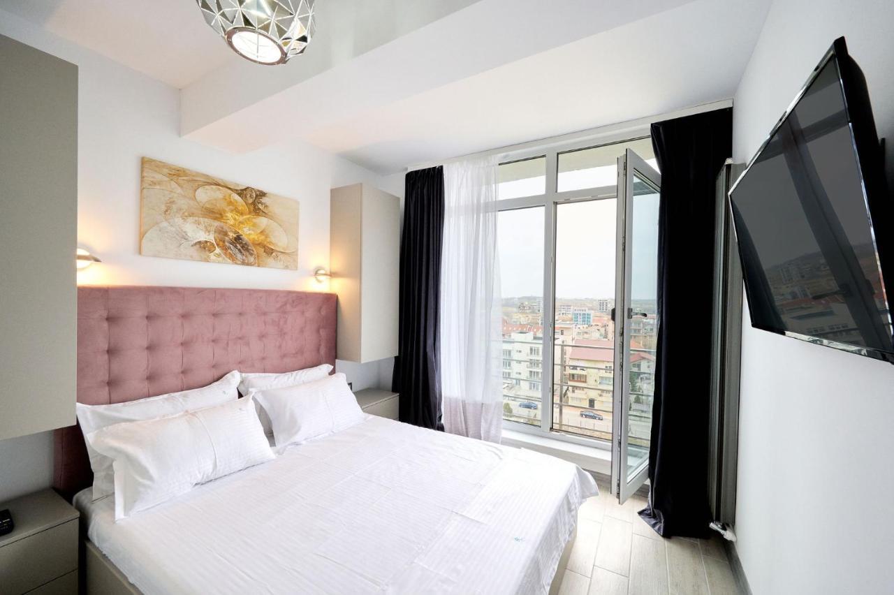 Royale Sundance Studio 8 Beach Spa & Pool Mamaia Nord Apartman Kültér fotó