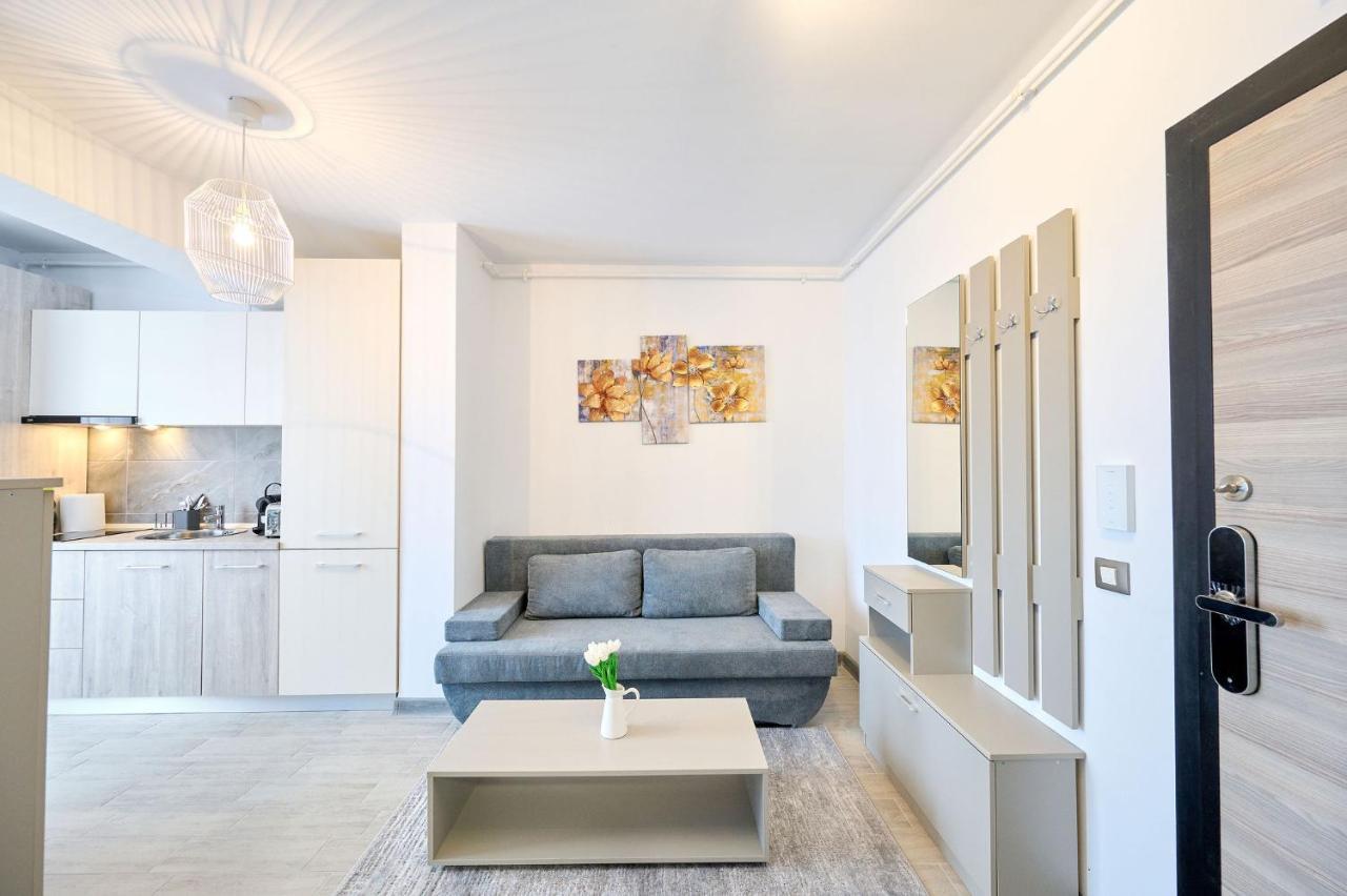Royale Sundance Studio 8 Beach Spa & Pool Mamaia Nord Apartman Kültér fotó
