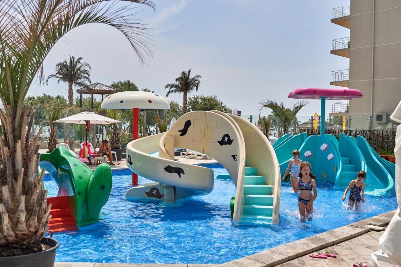 Royale Sundance Studio 8 Beach Spa & Pool Mamaia Nord Apartman Kültér fotó